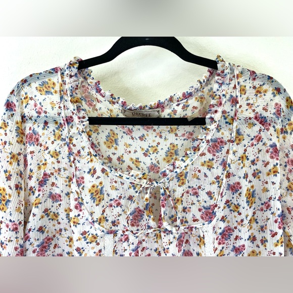 Decree sheer 3/4 sleeve floral blouse, super feminine, ruffles, tie, size XL - Picture 3 of 11